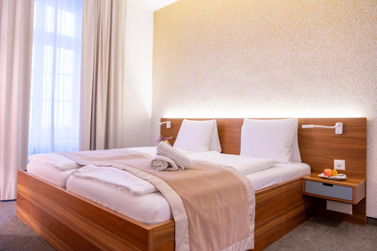 Hotel Engel Am Bahnhof เวเดนส์วิล ภายนอก รูปภาพ
