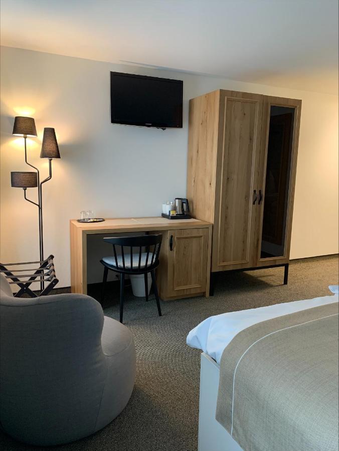 Hotel Engel Am Bahnhof เวเดนส์วิล ภายนอก รูปภาพ